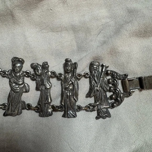Vintage/antique Asian Silver colored Bracelet with Detailed Figures - Picture 3 of 16